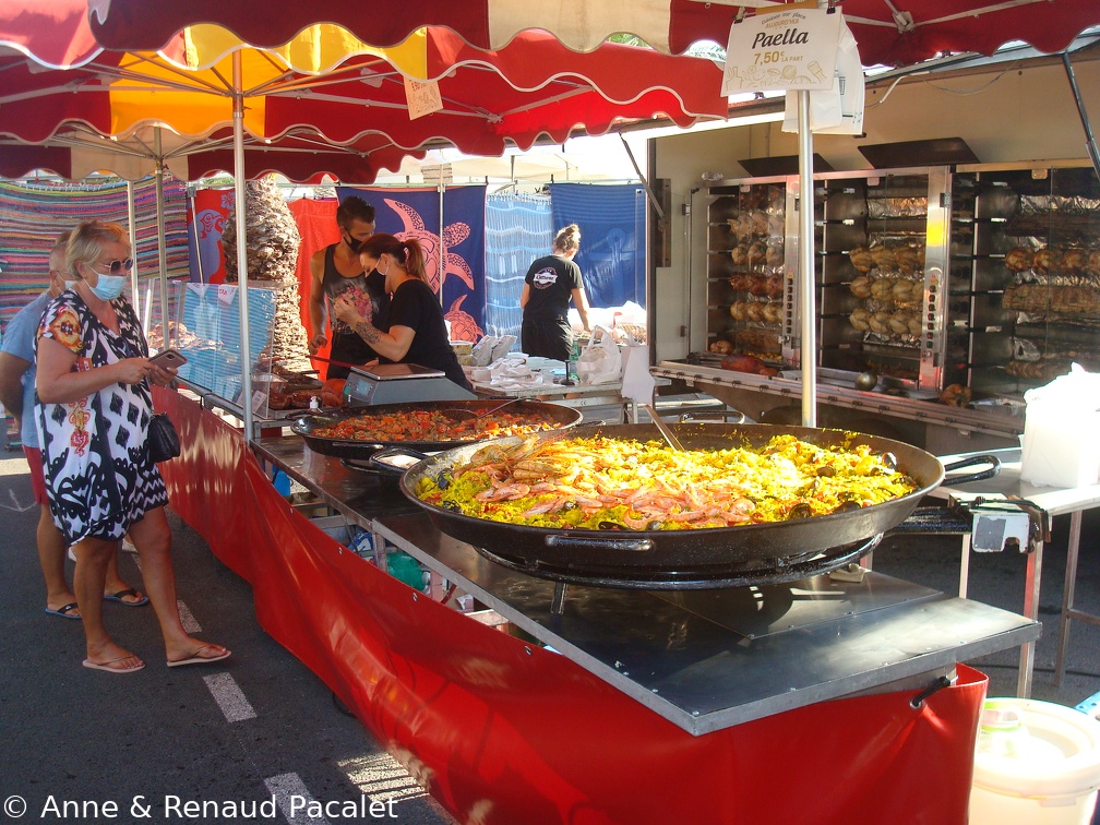 Paella géante au marché du port d'Hyères