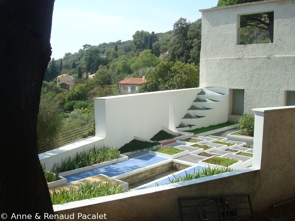 Villa Noailles, le jardin cubiste de Gabriel Guevrekian a un petit air de "Mon Oncle" de Jacques Tati
