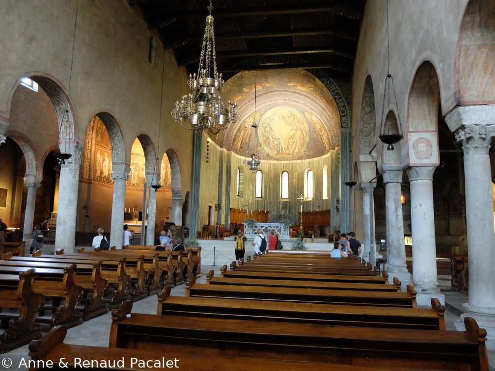 L'intérieur de la cathédrale