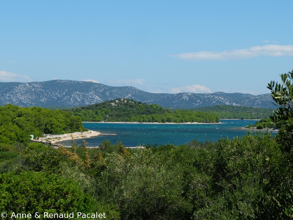 Vue sur les îles voisines depuis le col de Tezacka ulica