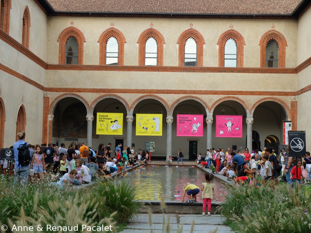 Concours de bateaux en papier pour l'édition 2023 du festival du dessin au château des Sforza