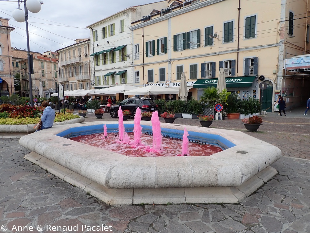 La fontaine à l'eau rose