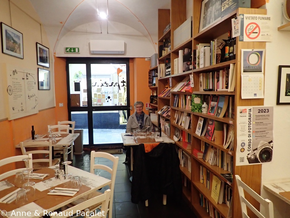 Le restaurant - librairie Ipazia Cibi e Libri