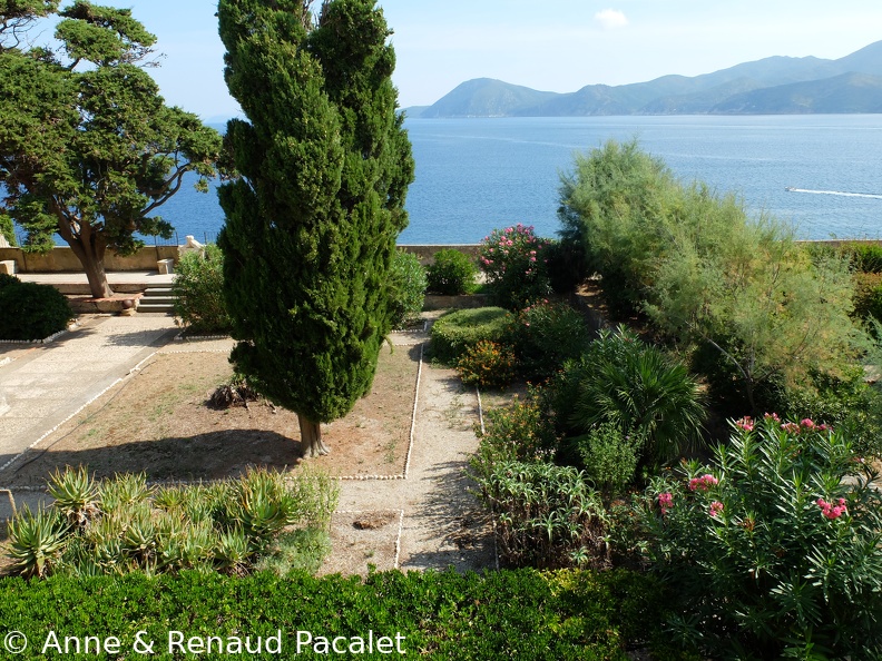 Vue sur la mer depuis les fenêtres de la Palazzina dei Mulini