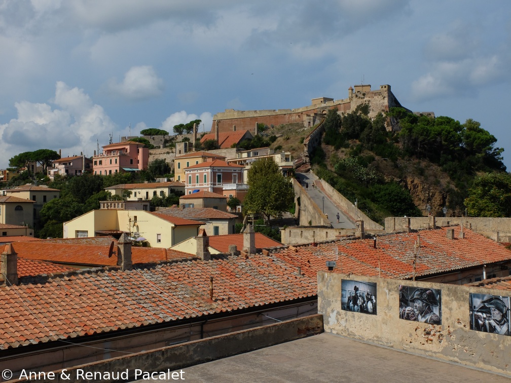Vue sur le Forte Falcone depuis les fenêtres de la Palazzina dei Mulini
