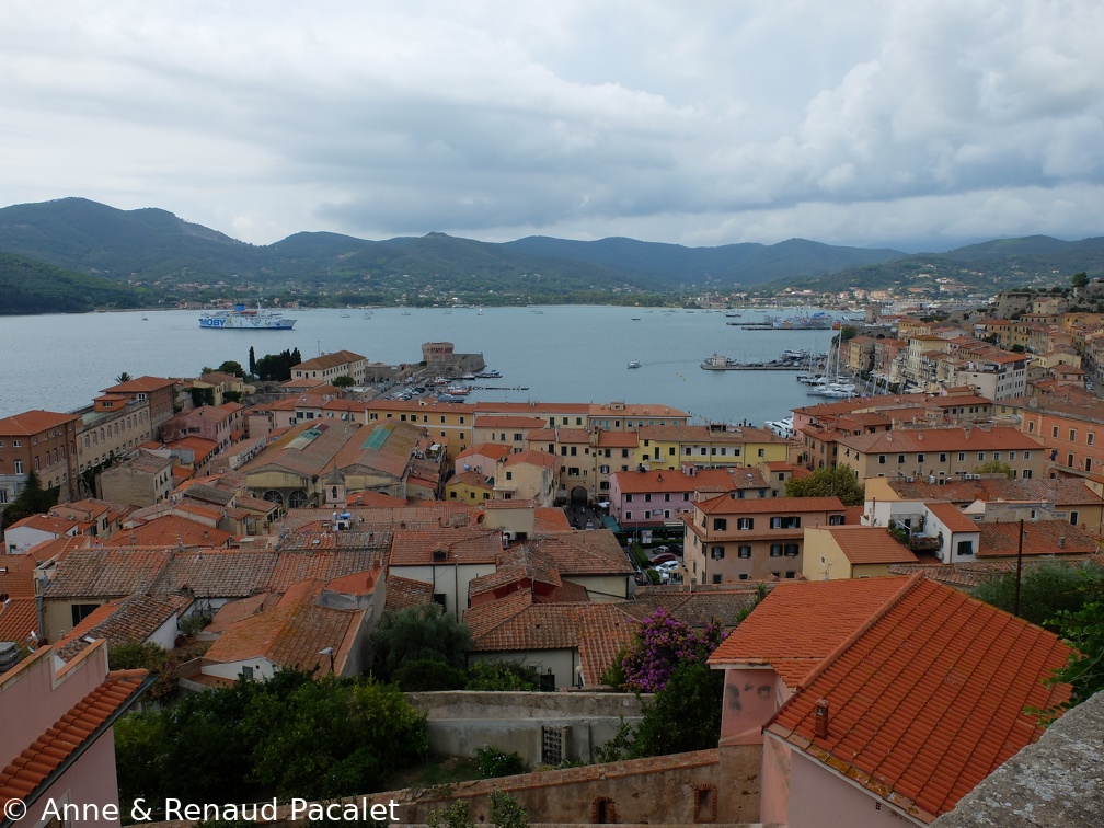 La baie de Portoferraio vue depuis le Forte Stella