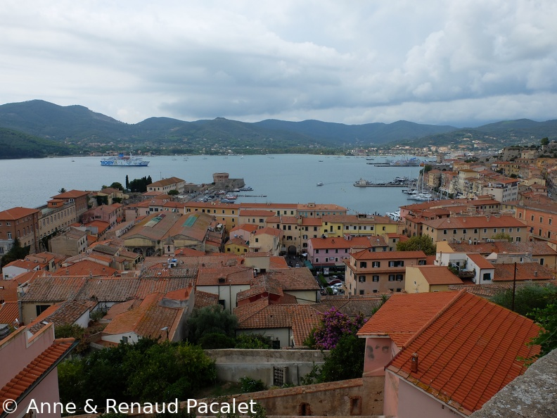 La baie de Portoferraio vue depuis le Forte Stella