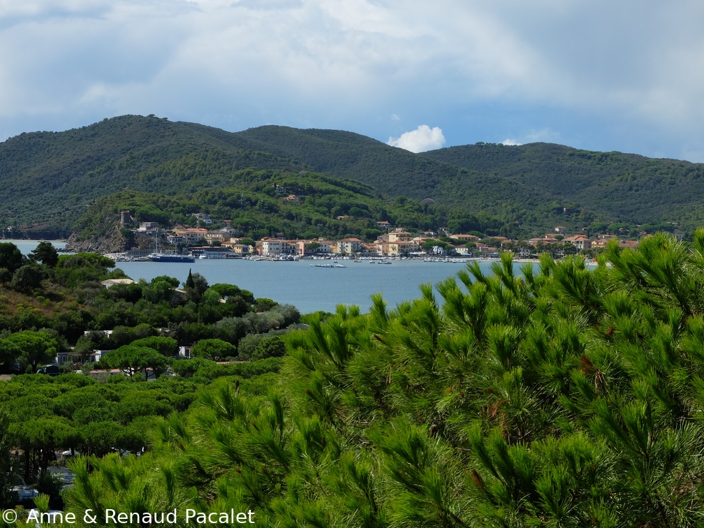 Marina di Campo vue depuis la terrasse de l'aquarium
