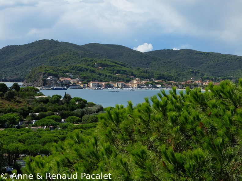 Marina di Campo vue depuis la terrasse de l'aquarium