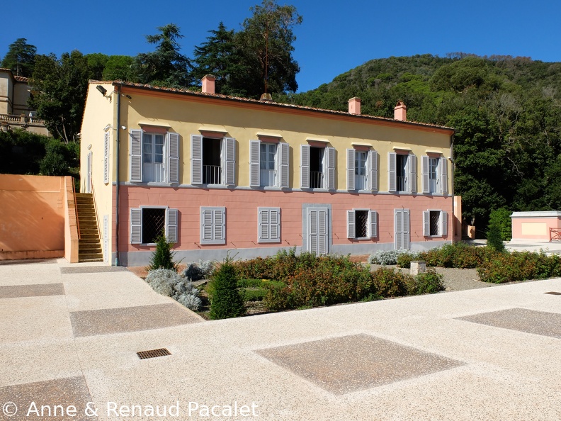 La villa vue depuis la terrasse de la galerie Demidoff