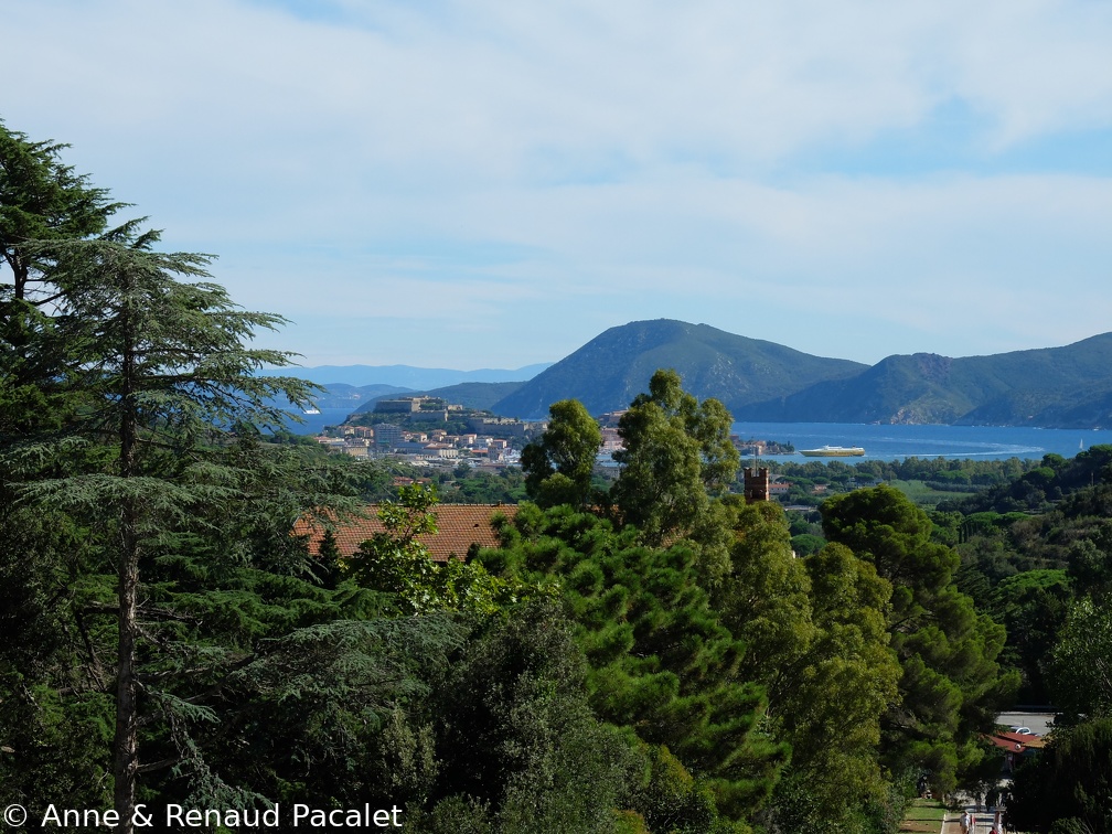 Vue sur Portoferraio et la baie depuis la terrasse