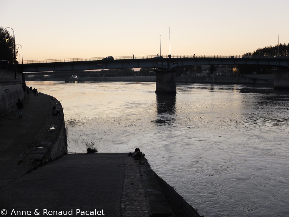 Coucher de soleil sur le grand Rhône