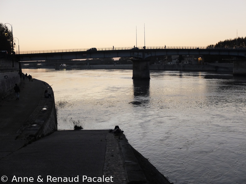 Coucher de soleil sur le grand Rhône