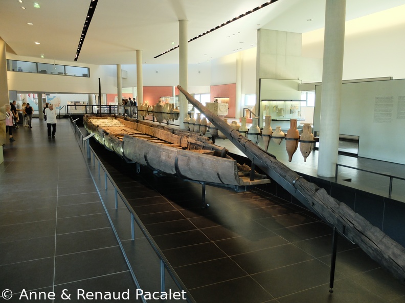 La barque fluviale romaine au musée Arles antique