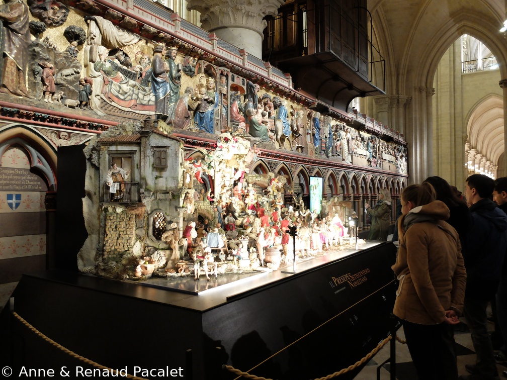 La clôture du cœur et la crèche de Noël