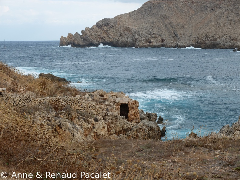 La houle à la sortie de la baie de Fornells