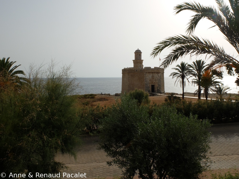 La tour du Castell de Sant Nicolau vue depuis la ville
