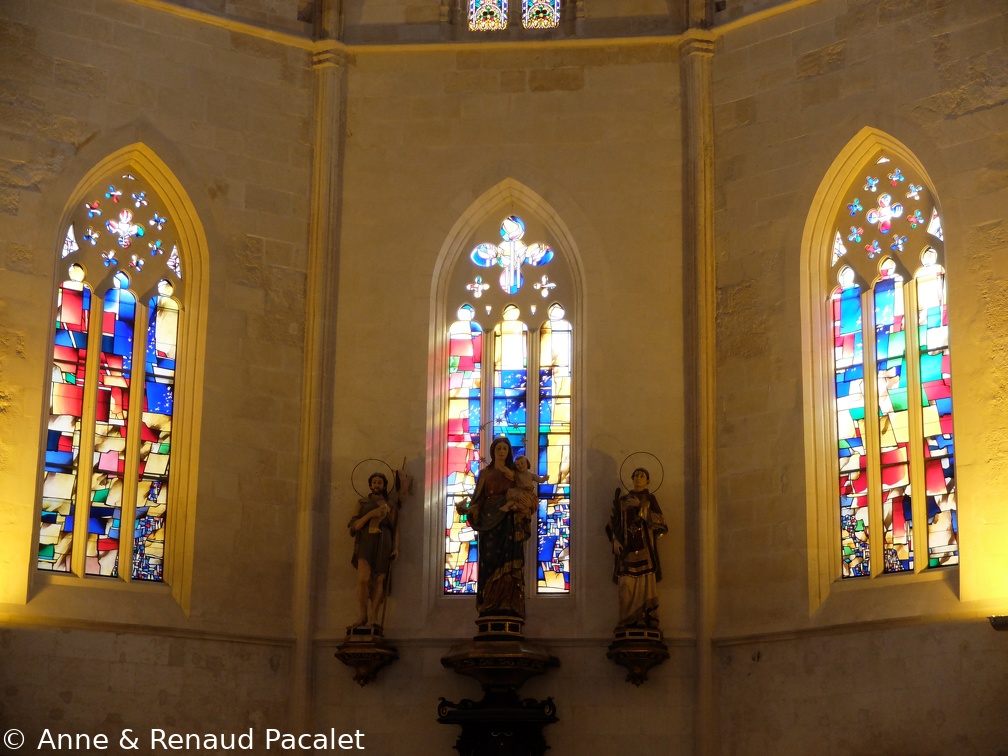 Les vitraux modernes du chœur de la cathédrale Santa Maria de Ciutadella