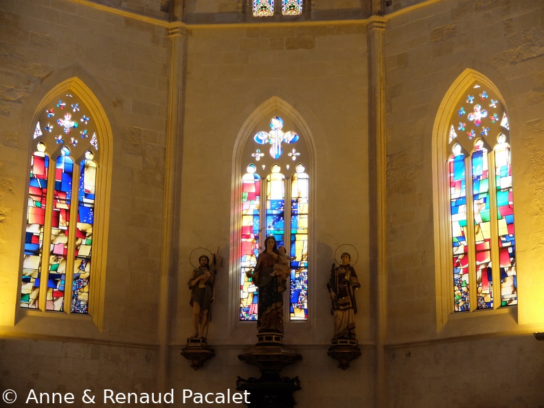 Les vitraux modernes du chœur de la cathédrale Santa Maria de Ciutadella