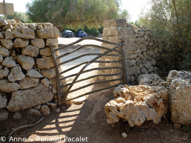 Barrière minorquine en bois d'oléastre
