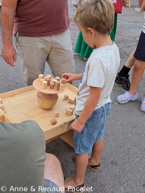 Jeux en bois sur la Plaça des Born