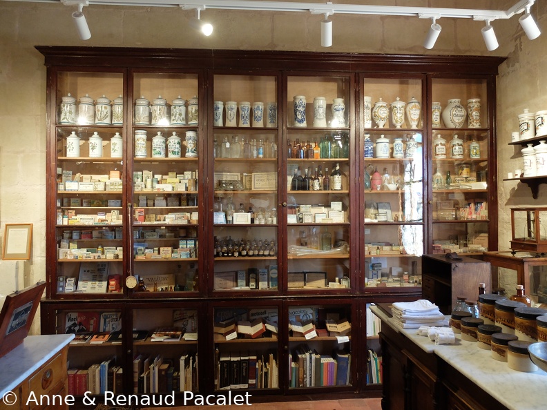 Reconstitution de la pharmacie