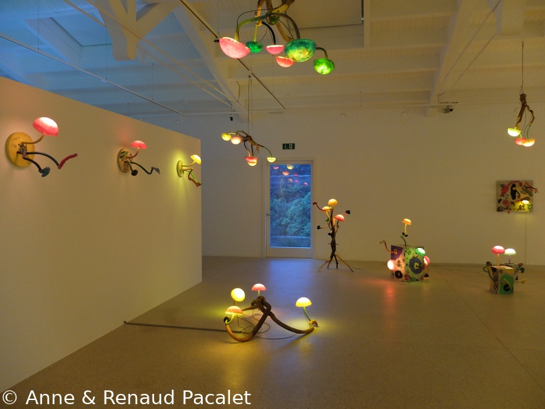 Lampshares de Mika Rottenberg