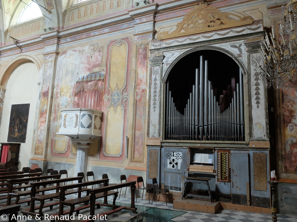 L'orgue et les fresques de l'église du Santuario Nostra Signora di Soviore