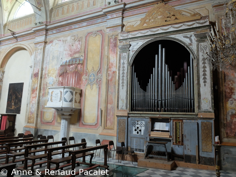 L'orgue et les fresques de l'église du Santuario Nostra Signora di Soviore