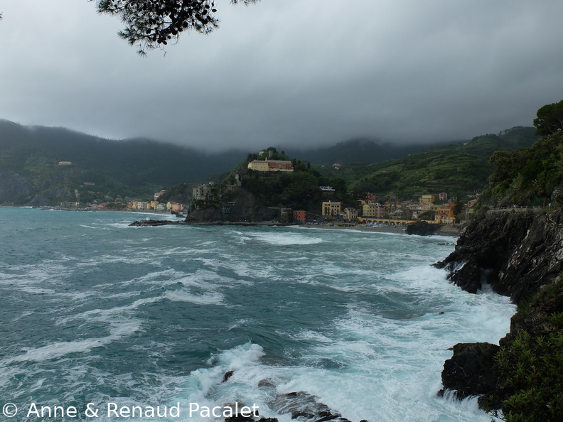 Monterosso vu depuis le sentier vert-azur vers Vernazza