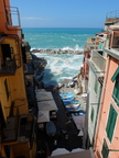 Malgré la digue les barques ont été mises à l'abri sur la place principale de Riomaggiore