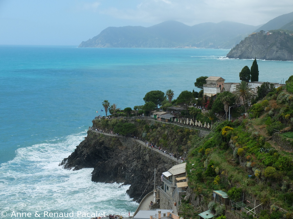 La Punta Bonfiglio à Manarola et, au loin, Monterosso