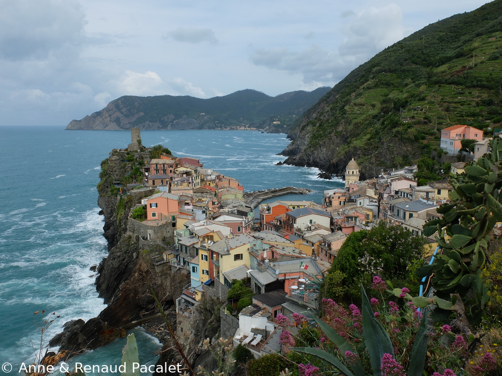 Vernazza vu depuis le sentier vert-azur vers Corniglia