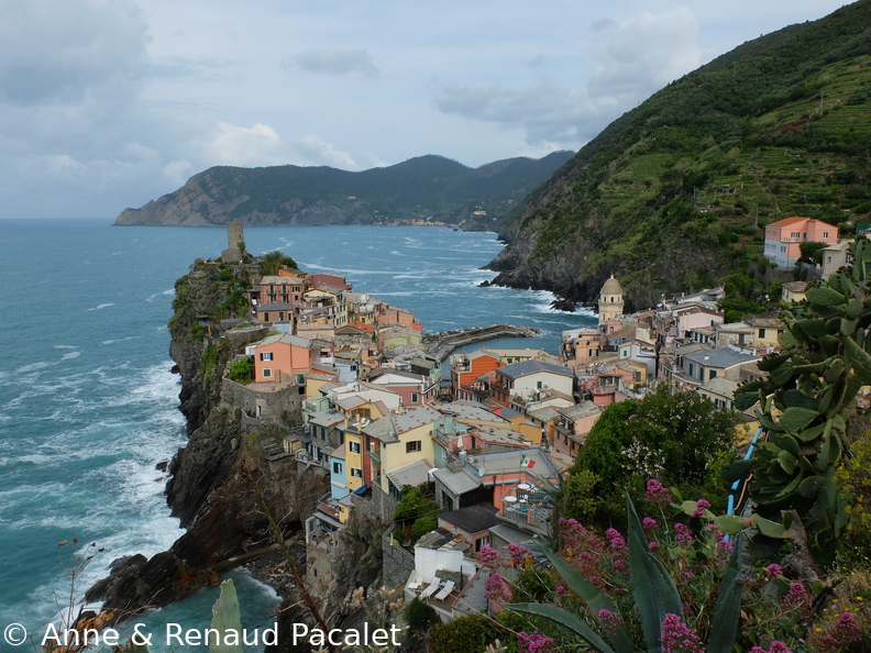 Vernazza vu depuis le sentier vert-azur vers Corniglia