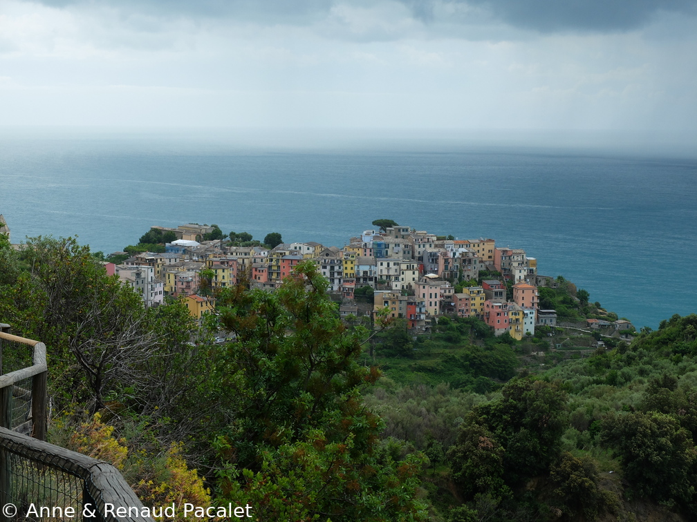 Corniglia sur son éperon rocheux