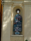 La statue de Sant Andrea sur la façade de l'église de Fegina à Monterosso al Mare