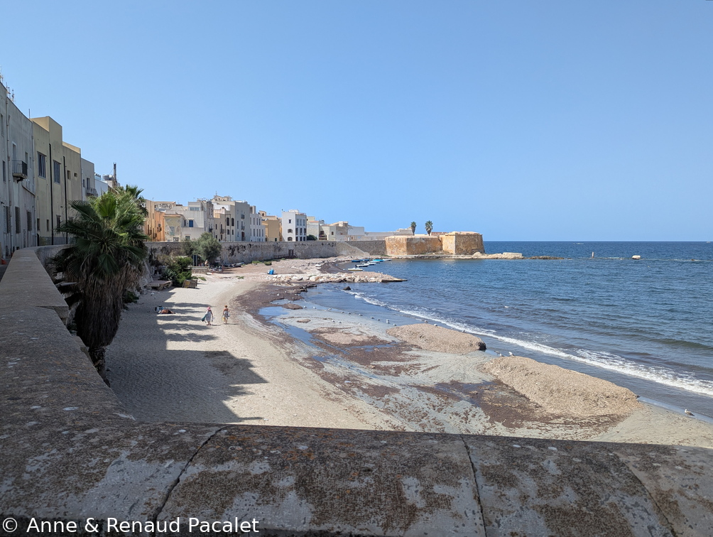La promenade du bord de mer le long de la côte nord-ouest