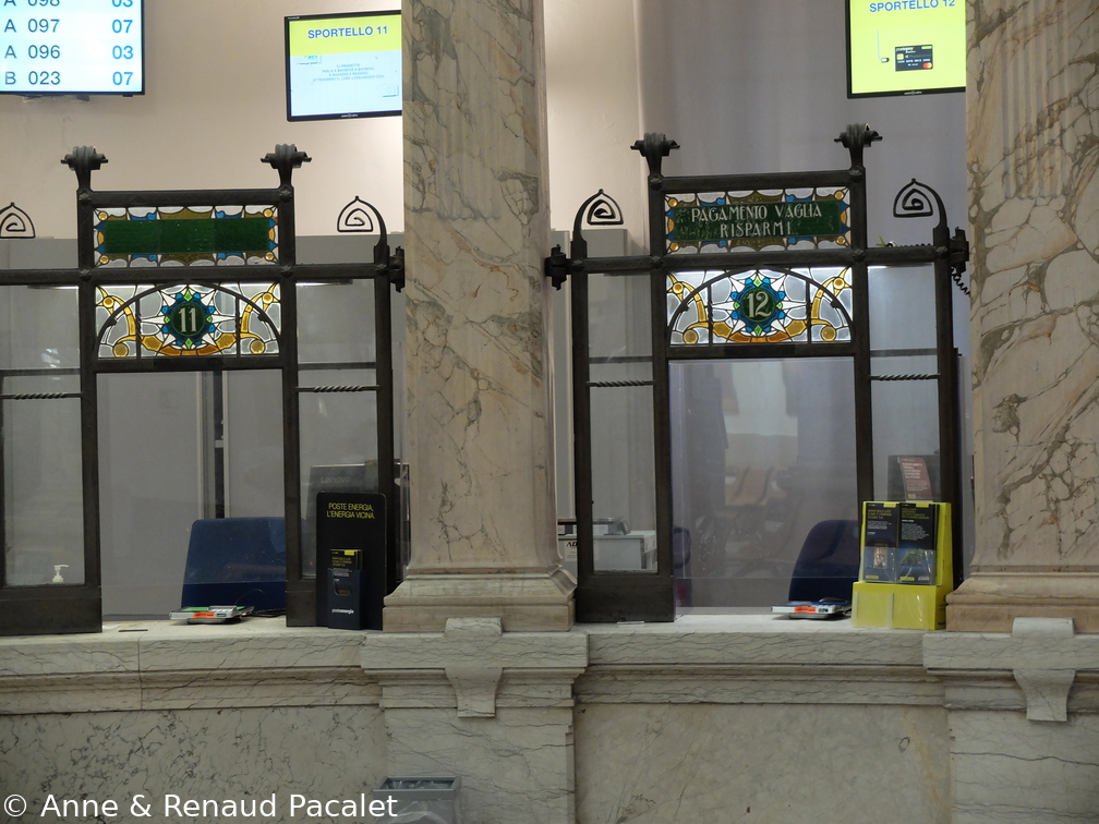 Les guichets de la poste centrale de Trapani