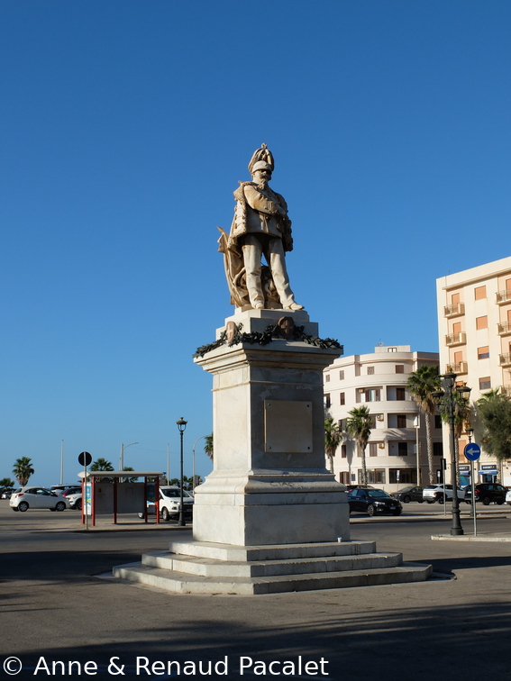 La statue de Vittorio Emmanuele II sur la place du même nom