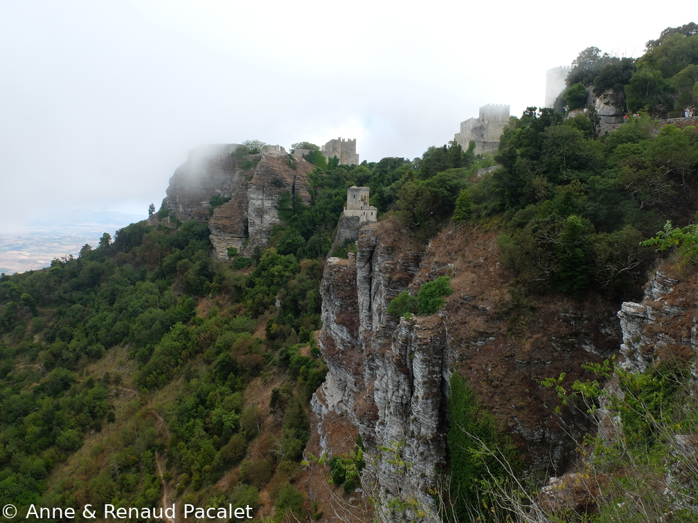 La Toretta Pepoli sur sa falaise